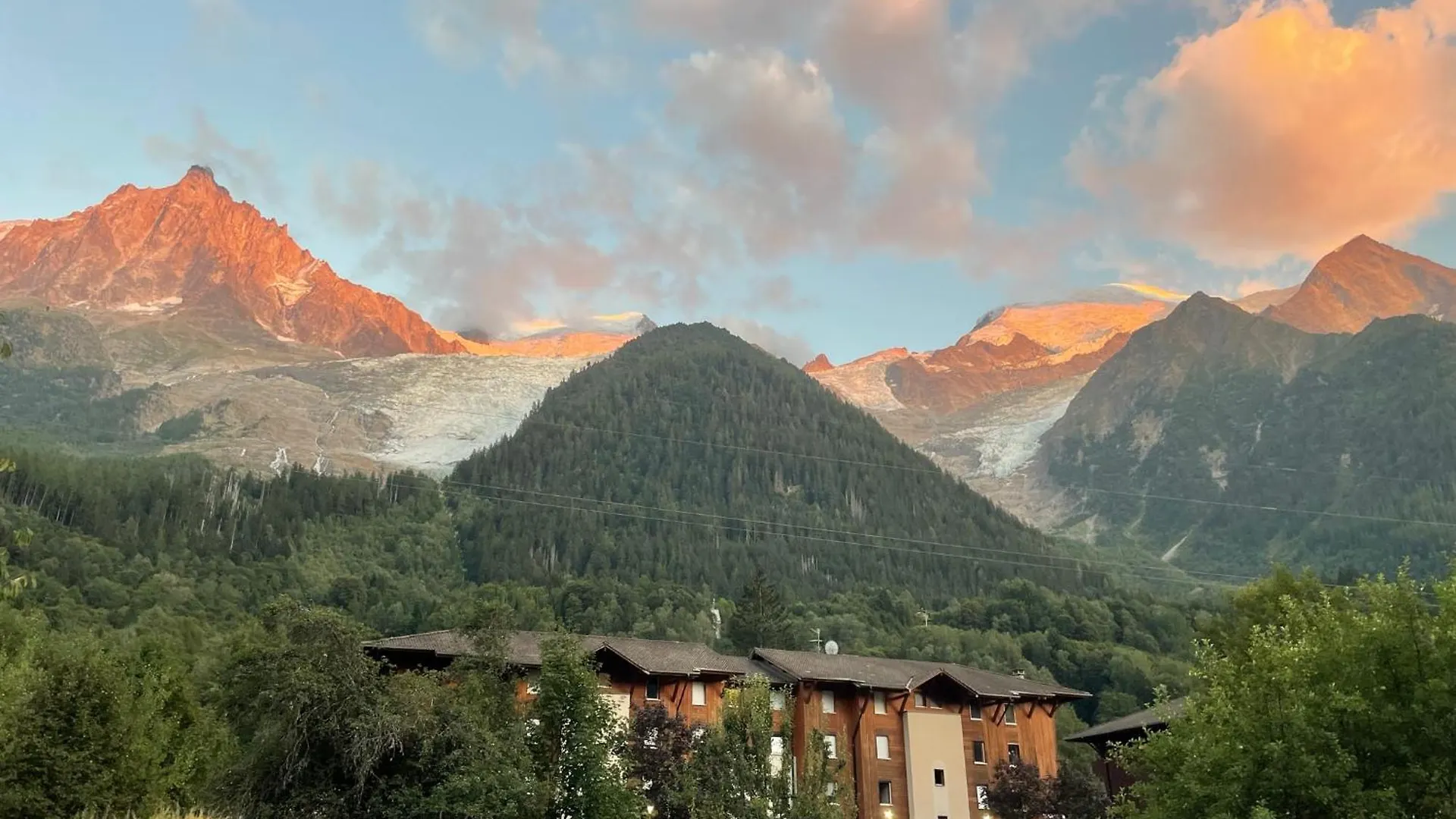 Alpstuga Tiki Lodge - Hot Tub & Sauna Chamonix