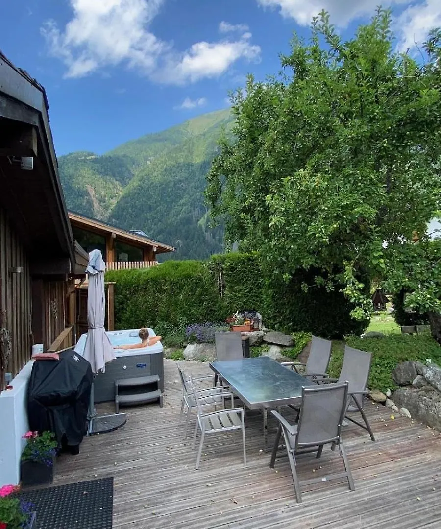 Alpstuga Tiki Lodge - Hot Tub & Sauna Chamonix Frankrike